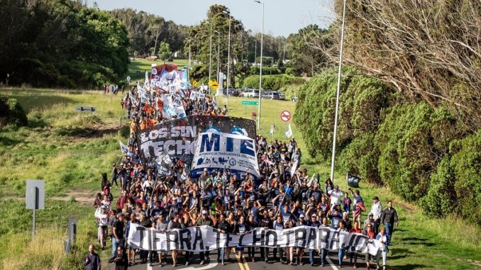CARAVANA POR EL DÍA DE LUCHA POR LA TIERRA Y LA VIVIENDA DIGNA