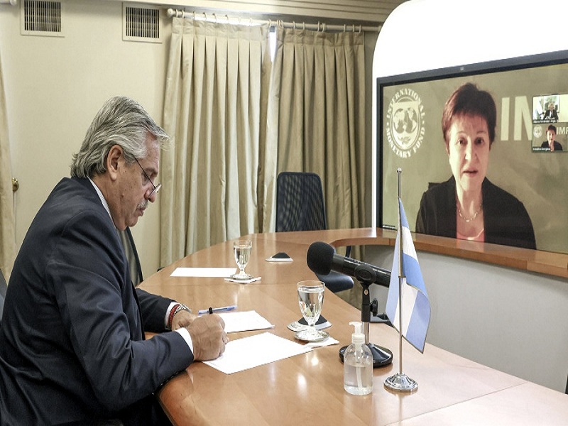 El FMI aprobó revisión del acuerdo con la Argentina y asegura US$ 4.010 millones