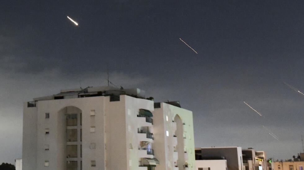 Israel dice que responderá al ataque con misiles y drones de Irán