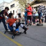 Organizan una carrera de carritos a rulemanes para las infancias